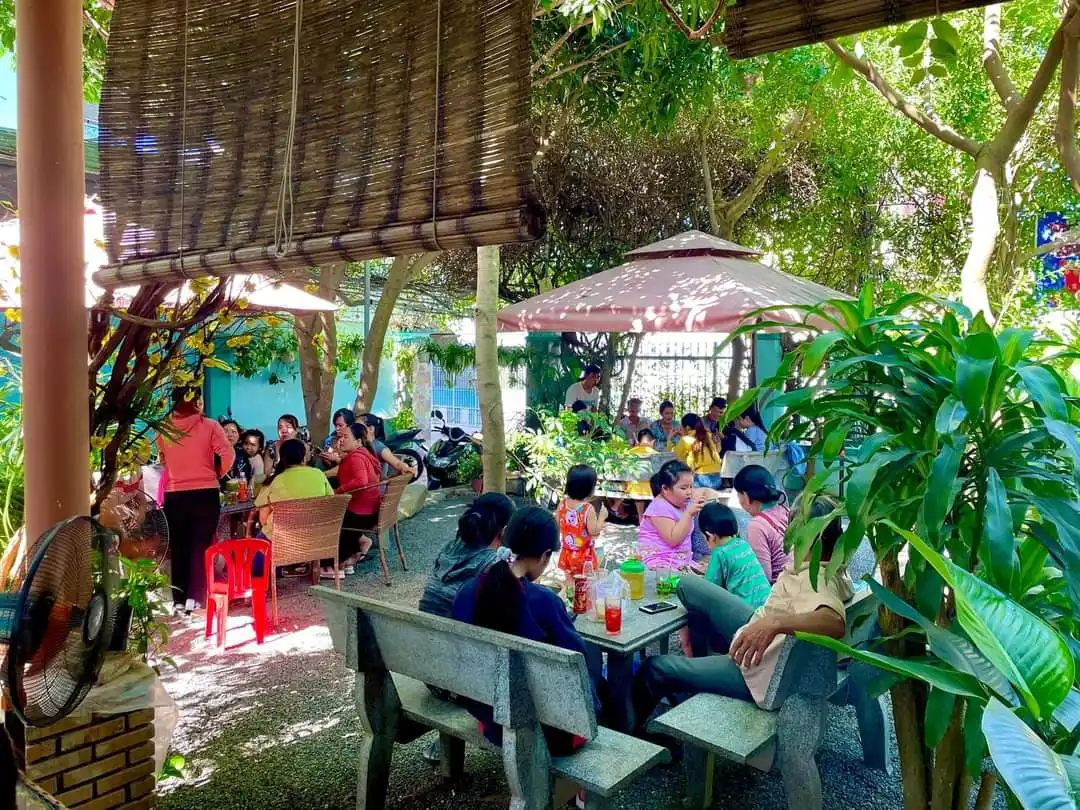 Khu vực ngồi ngoài trời